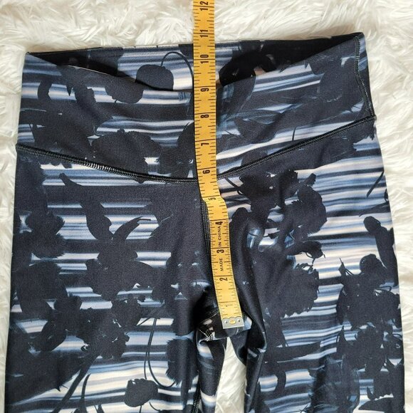 Fabletics Define Mid-Rise Navy Floral/ Leaf Lines Leggings/ Tights - Size XS - Picture 10 of 12